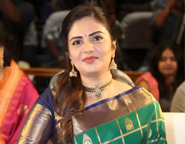 Sreemukhi Shines in Traditional Elegance